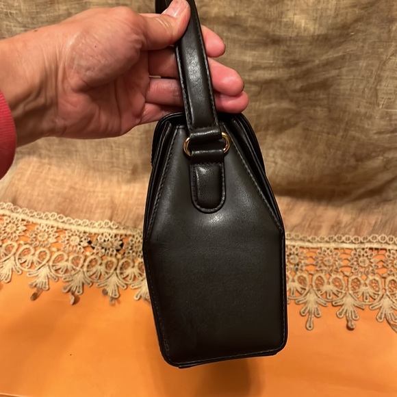 Authentic pre loved black Givenchy - Picture 4 of 8